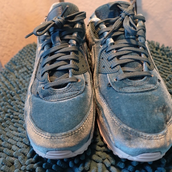 Nike Air Max 90 velvet sneakers in ash green/metallic silver - Picture 5 of 5